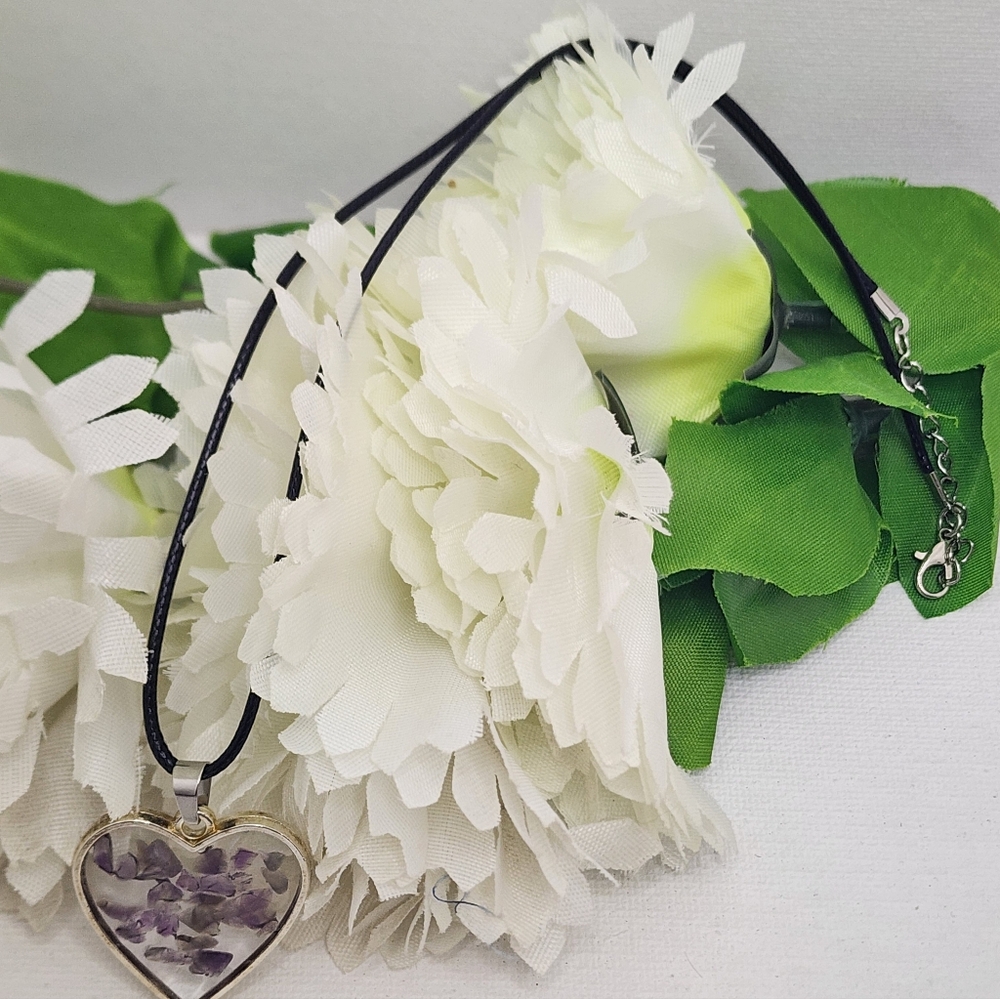 (2)resin pendent - Picture 6 of 7